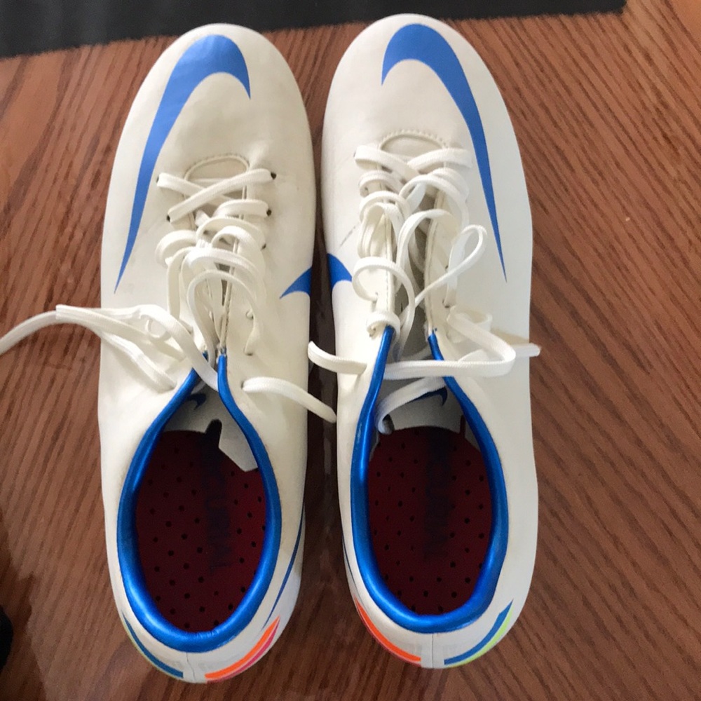 Kids cleats